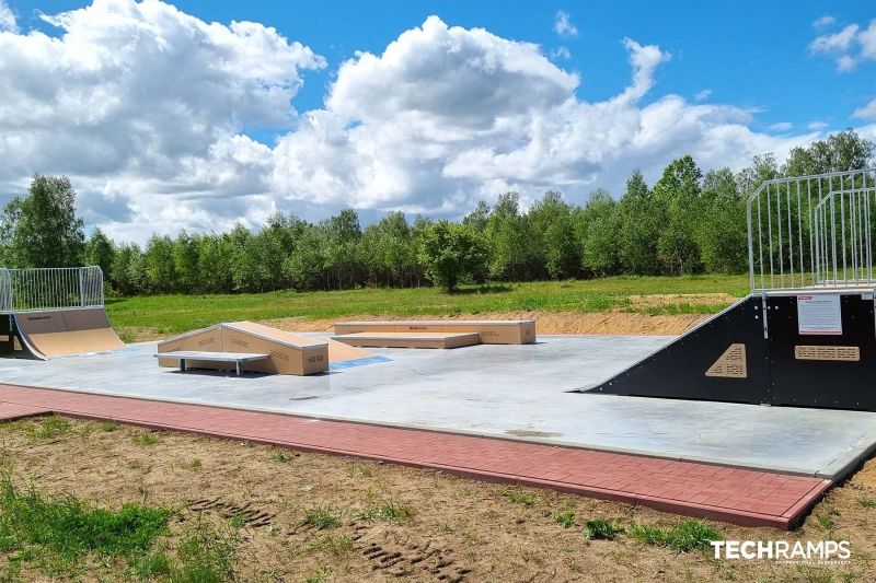 Czarne skatepark